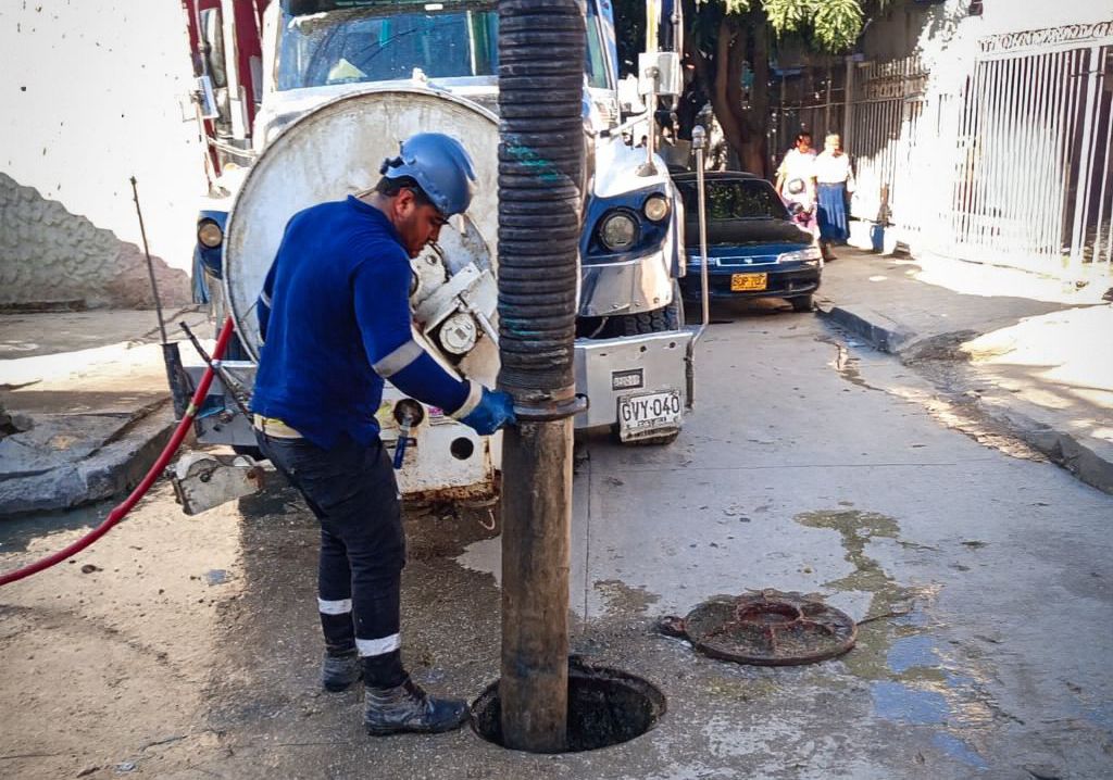 Essmar E.S.P. controla afectación de alcantarillado en Gaira y continúa con mantenimientos correctivos en el sector
