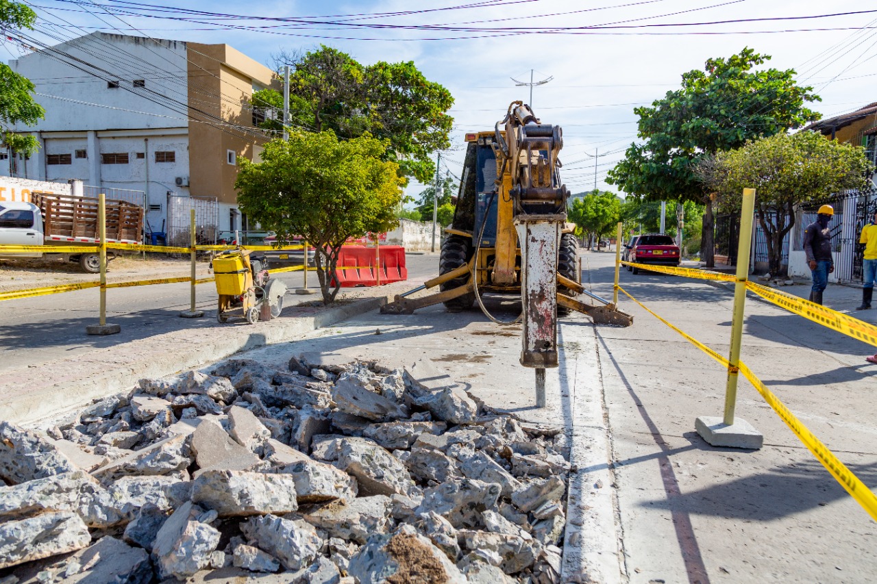 Alcaldía y Essmar inician obras de reposición de 40 metros de tubería