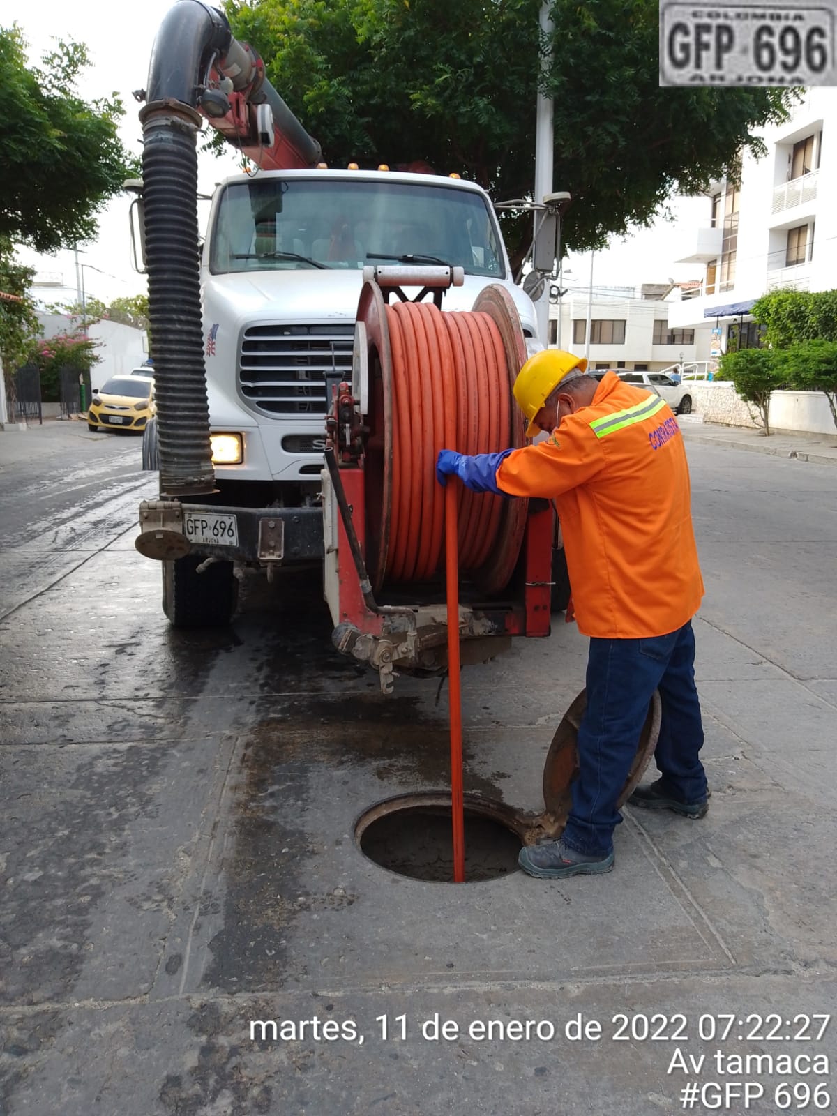 ESSMAR E.S.P. realiza mantenimientos preventivos en 1.041 manholes del Distrito