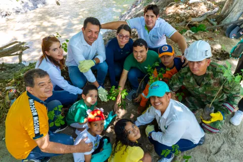 Essmar Verde: Sembrados cerca de 100 árboles en la ronda hídrica del río Manzanares
