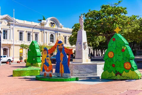 <em>Alumbrados navideños de Essmar, llevan la magia y el encanto de Santa Marta</em>
