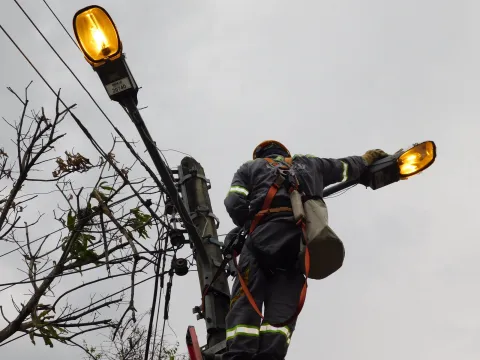 ESSMAR E.S.P. ilumina la zona rural con la instalación de luminarias en la vereda Tierra Linda