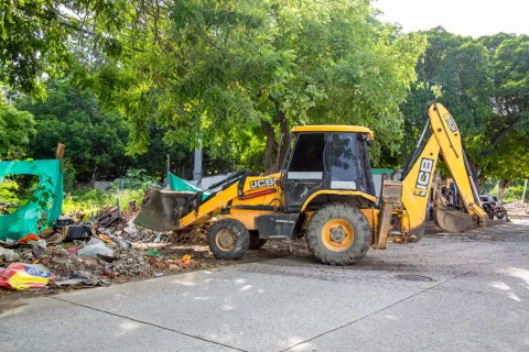 Distrito y Essmar han retirado más de 6.000 m3 de material inservible y vegetal de la calle 30 