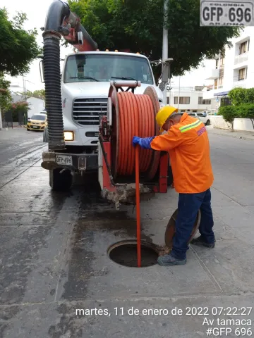 ESSMAR E.S.P. realiza mantenimientos preventivos en 1.041 manholes del Distrito
