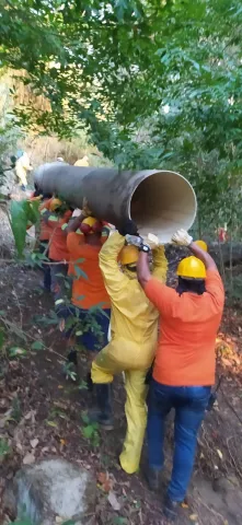 Por causa de las lluvias, ESSMAR E.S.P. atiende contingencia en la línea de conducción del río Piedras