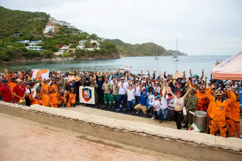 Playatón 2023: 400 voluntarios retiraron de la playa de Taganga más de 10.000 colillas de cigarrillos y 2 toneladas de residuos