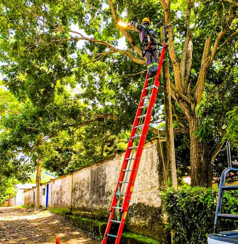 ESSMAR E.S.P. comprometida con la zona rural: Mantenimiento de Alumbrado Público llega a más de 10 Veredas del Distrito