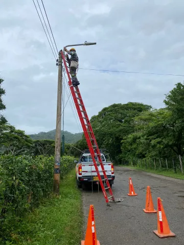 ESSMAR E.S.P. mejora el alumbrado público en la zona rural del Distrito